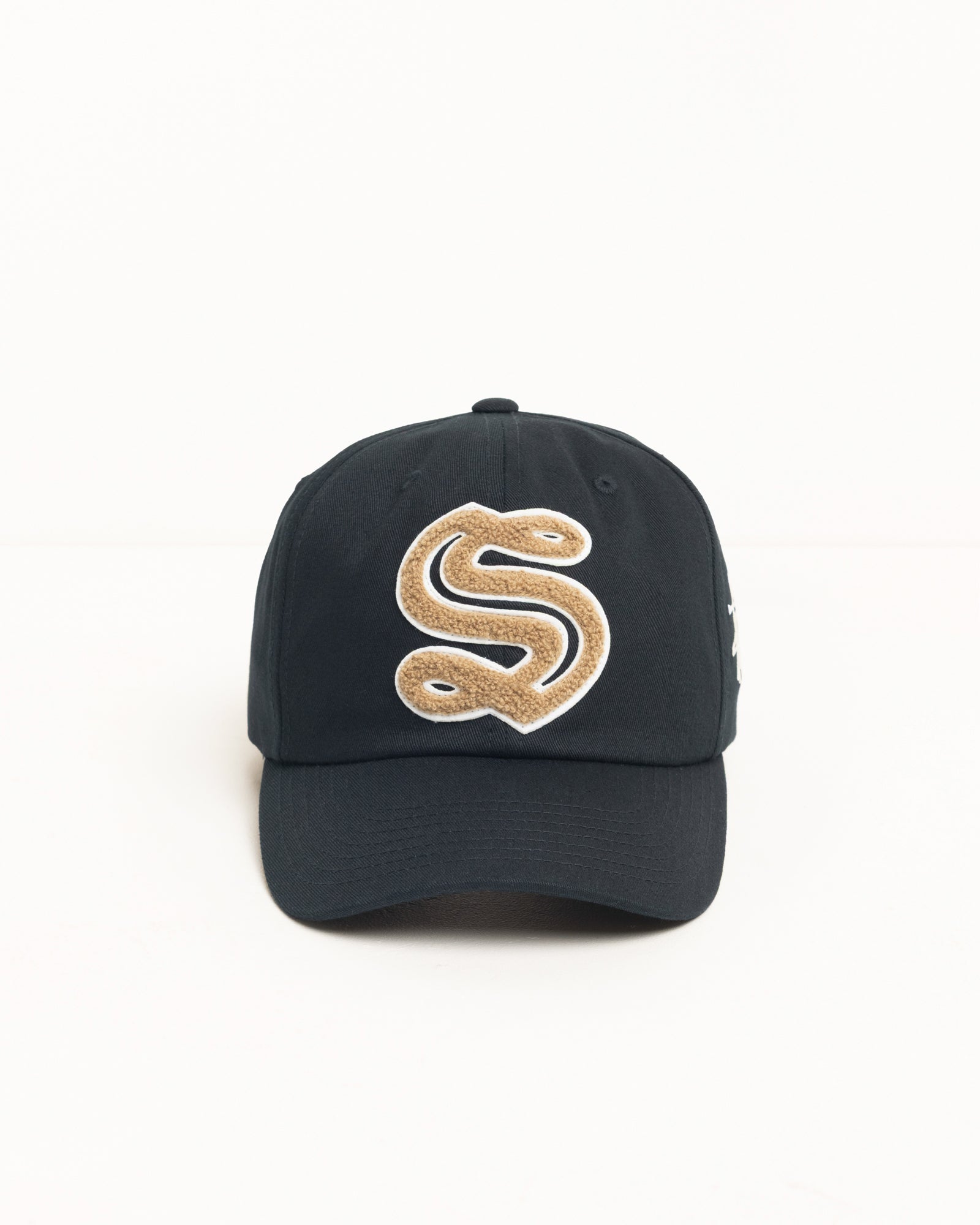 GOTHIC S SNAPBACK CAP